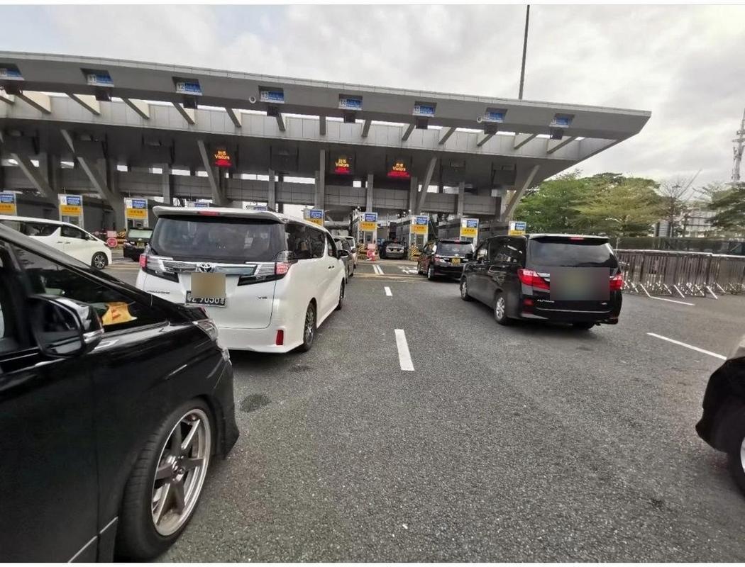 粤港两地车牌车辆通行口岸的实景图